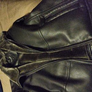 A like new leather jacket with fur on the inside3x